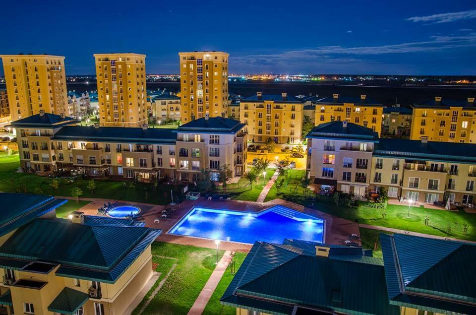 Luxury Apartment With Pool In North Bucharest Cretuleasca エクステリア 写真